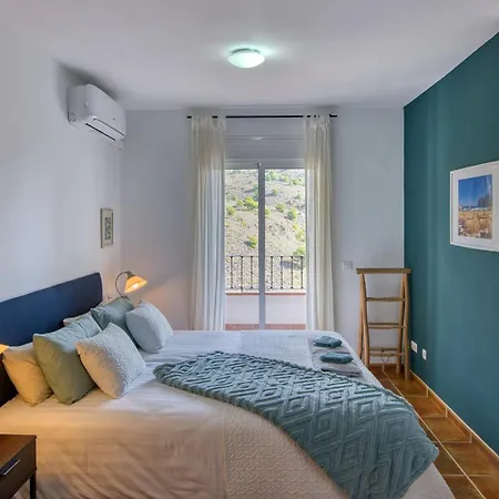 La Perla De & Apartment *