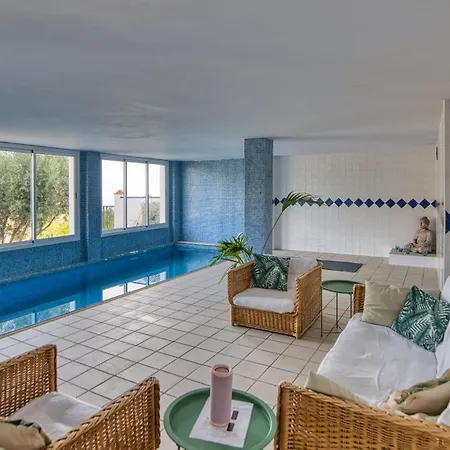 La Perla De & Apartment *
